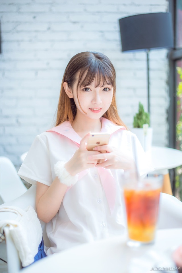 “哼！”刘璋面色难看的看向孟达：“那不知道孟达将军准备处置我？”
